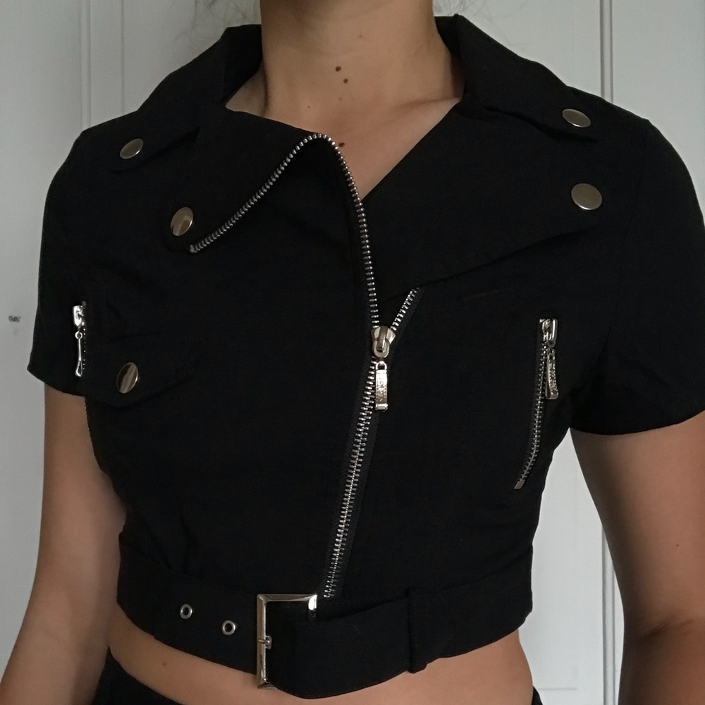 Zip up Black Crop
